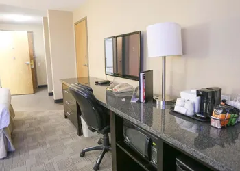 Prairie Crest Calgary Airport hotel thumbnail 3