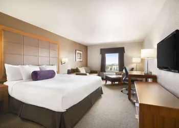 Prairie Crest Calgary Airport hotel thumbnail 4