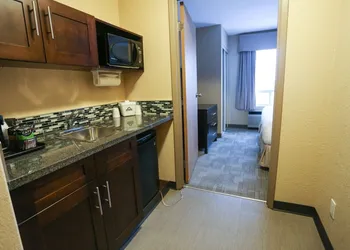 Prairie Crest Calgary Airport hotel thumbnail 5