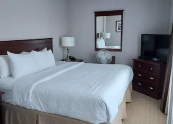 Quality Inn & Suites Downtown hotel thumbnail 3