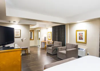 Royal Hotel Calgary, Trademark Collection by Wyndham hotel thumbnail 7
