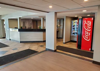 Super 8 by Wyndham Macleod Trail Calgary hotel thumbnail 2