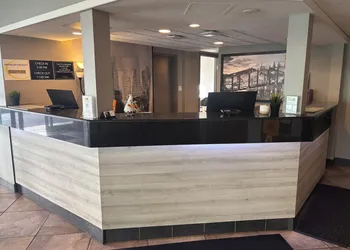 Super 8 by Wyndham Macleod Trail Calgary hotel thumbnail 3