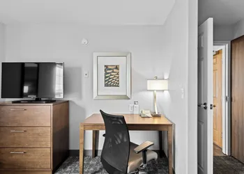 Staybridge Suites Calgary Airport by IHG hotel thumbnail 5