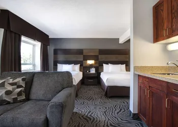 Days Inn by Wyndham Calgary South hotel thumbnail 7