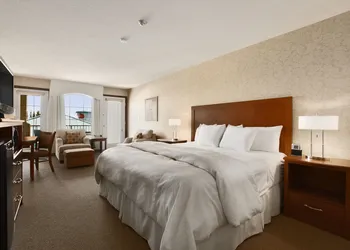 Days Inn & Suites by Wyndham Brandon hotel thumbnail 5
