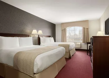 Days Inn & Suites by Wyndham Brandon hotel thumbnail 7