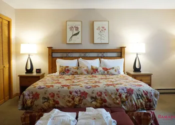 Ramada Hotel & Conference Center by Wyndham Kelowna hotel thumbnail 4
