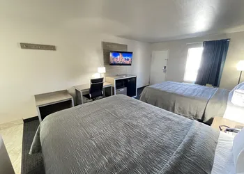 Excellent Inn & Suites hotel thumbnail 5