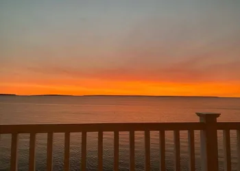 Mackinaw Beach & Bay Inn & Suites hotel thumbnail 3