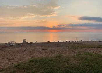 Mackinaw Beach & Bay Inn & Suites hotel thumbnail 5