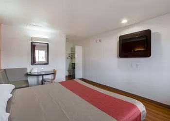 Motel 6 El Paso, TX - Airport - Fort Bliss hotel thumbnail 4