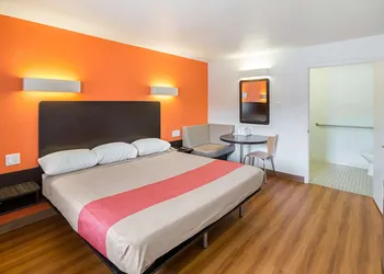 Motel 6 El Paso, TX - Airport - Fort Bliss hotel thumbnail 5