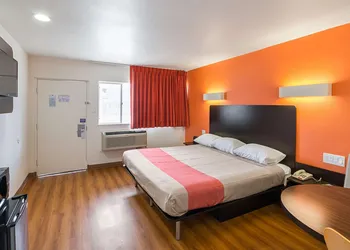 Motel 6 El Paso, TX - Airport - Fort Bliss hotel thumbnail 6