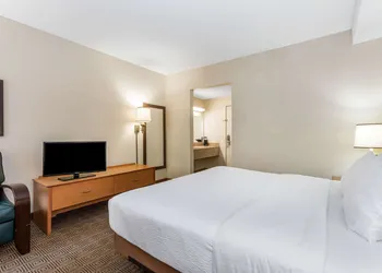 Baymont by Wyndham Orlando South hotel thumbnail 5