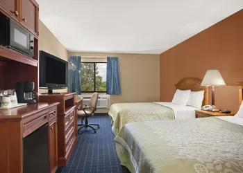 Days Inn by Wyndham Middletown hotel thumbnail 3