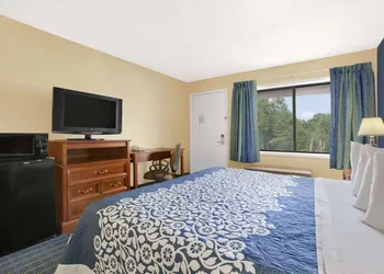 Days Inn by Wyndham Middletown hotel thumbnail 5