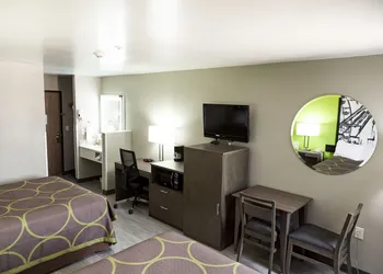 Super 8 by Wyndham Waxahachie TX hotel thumbnail 8