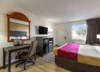 Econo Lodge Little Creek hotel thumbnail 5