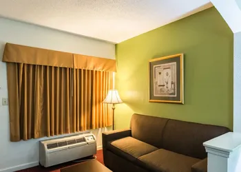 Suburban Studios Florence I-95 hotel thumbnail 4