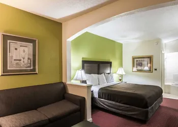 Suburban Studios Florence I-95 hotel thumbnail 5