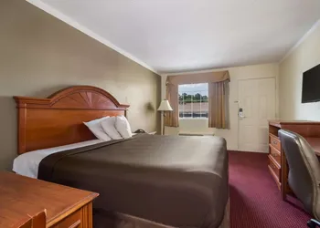 Suburban Studios Florence I-95 hotel thumbnail 8