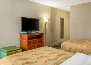 Quality Inn & Suites Apex - Holly Springs hotel thumbnail 7