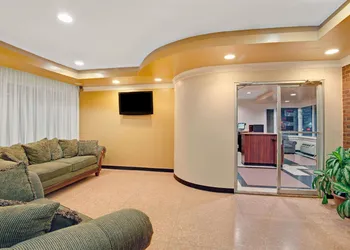 Super 8 by Wyndham Milford/New Haven hotel thumbnail 3
