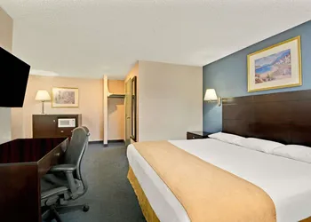 Super 8 by Wyndham Milford/New Haven hotel thumbnail 4