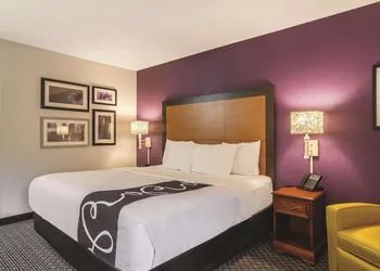Wingate by Wyndham Brunswick GA / I-95 hotel thumbnail 4