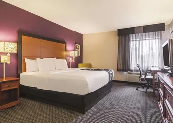 Wingate by Wyndham Brunswick GA / I-95 hotel thumbnail 2