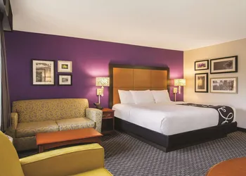 Wingate by Wyndham Brunswick GA / I-95 hotel thumbnail 3