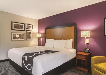 Wingate by Wyndham Brunswick GA / I-95 hotel thumbnail 4