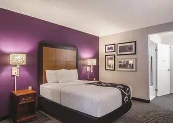 Wingate by Wyndham Brunswick GA / I-95 hotel thumbnail 6