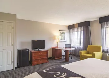 Wingate by Wyndham Brunswick GA / I-95 hotel thumbnail 7
