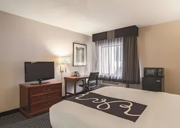 Wingate by Wyndham Brunswick GA / I-95 hotel thumbnail 8