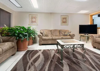 Days Inn by Wyndham St Cloud hotel thumbnail 2
