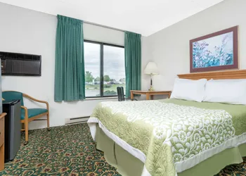 Days Inn by Wyndham St Cloud hotel thumbnail 6