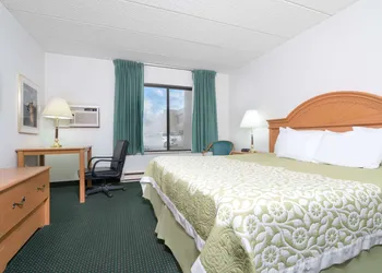Days Inn by Wyndham St Cloud hotel thumbnail 7