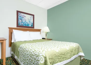 Days Inn by Wyndham St Cloud hotel thumbnail 8