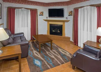 Super 8 by Wyndham Three Rivers hotel thumbnail 3