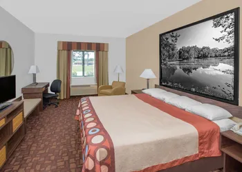 Super 8 by Wyndham Three Rivers hotel thumbnail 6