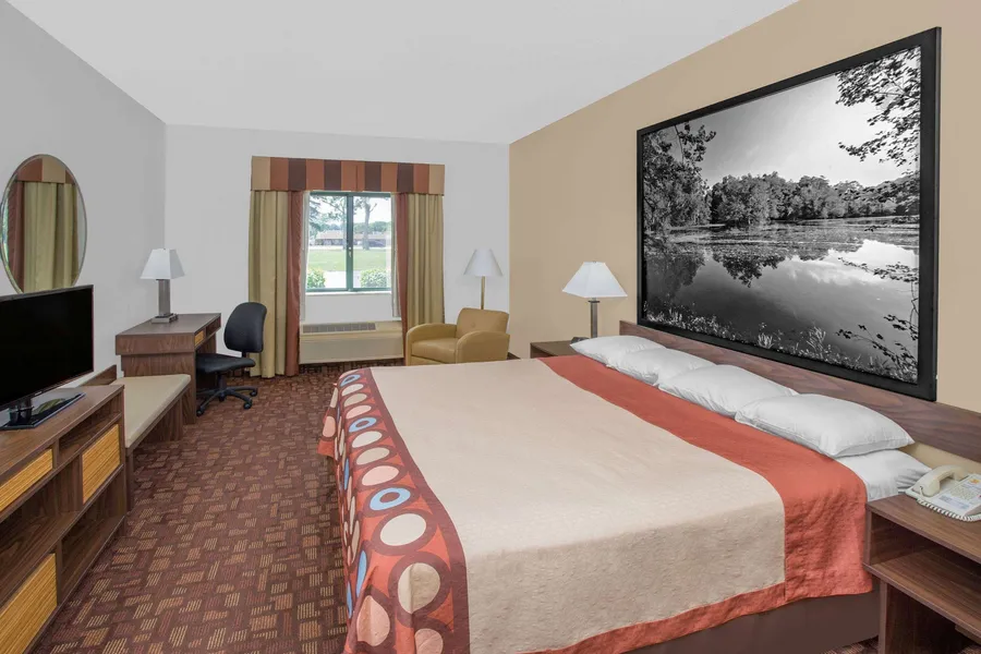 Super 8 by Wyndham Three Rivers hotel detail image 6