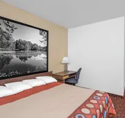 Super 8 by Wyndham Three Rivers hotel detail image 7