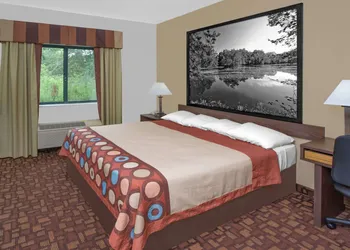 Super 8 by Wyndham Three Rivers hotel thumbnail 8