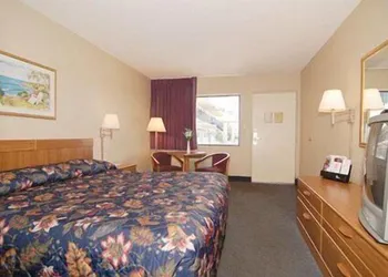 Econo Lodge Sebring hotel thumbnail 5