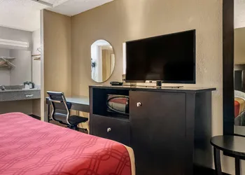 Econo Lodge Sebring hotel thumbnail 7