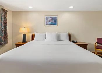 Americas Best Value Inn Biddeford Portland hotel thumbnail 8