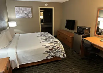 Red Roof Inn & Suites Marysville hotel thumbnail 8