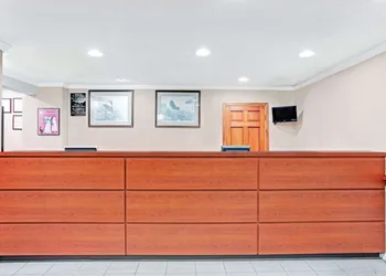 Super 8 by Wyndham Williamsburg/Historic Area hotel thumbnail 2